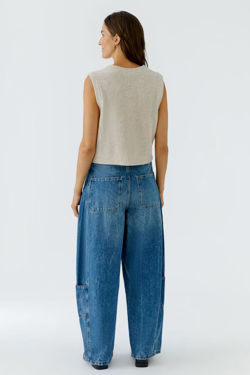 KNITTED VEST