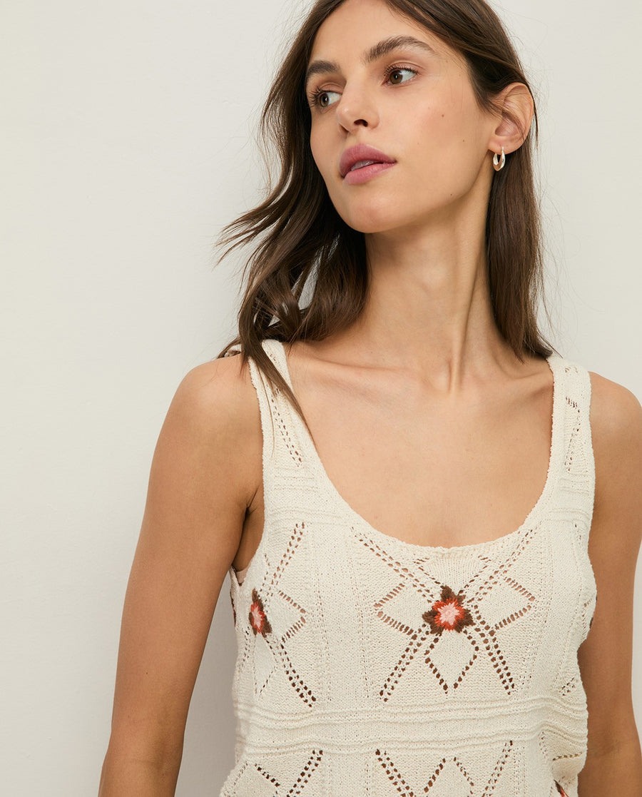 KNIT TOP EMBROIDERED WITH FLOWERS
