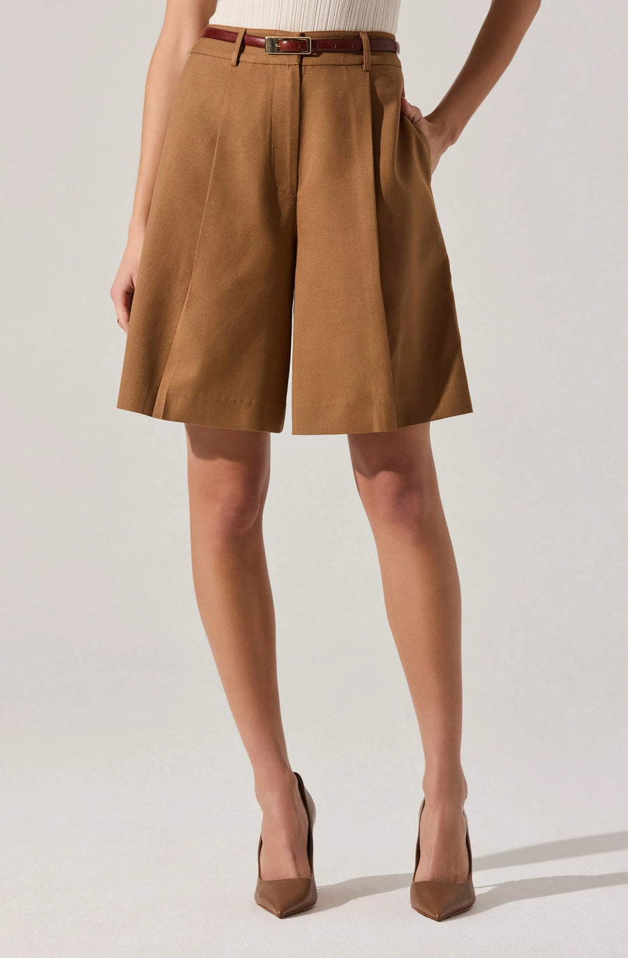 KHAKI PLEATED SHORTS