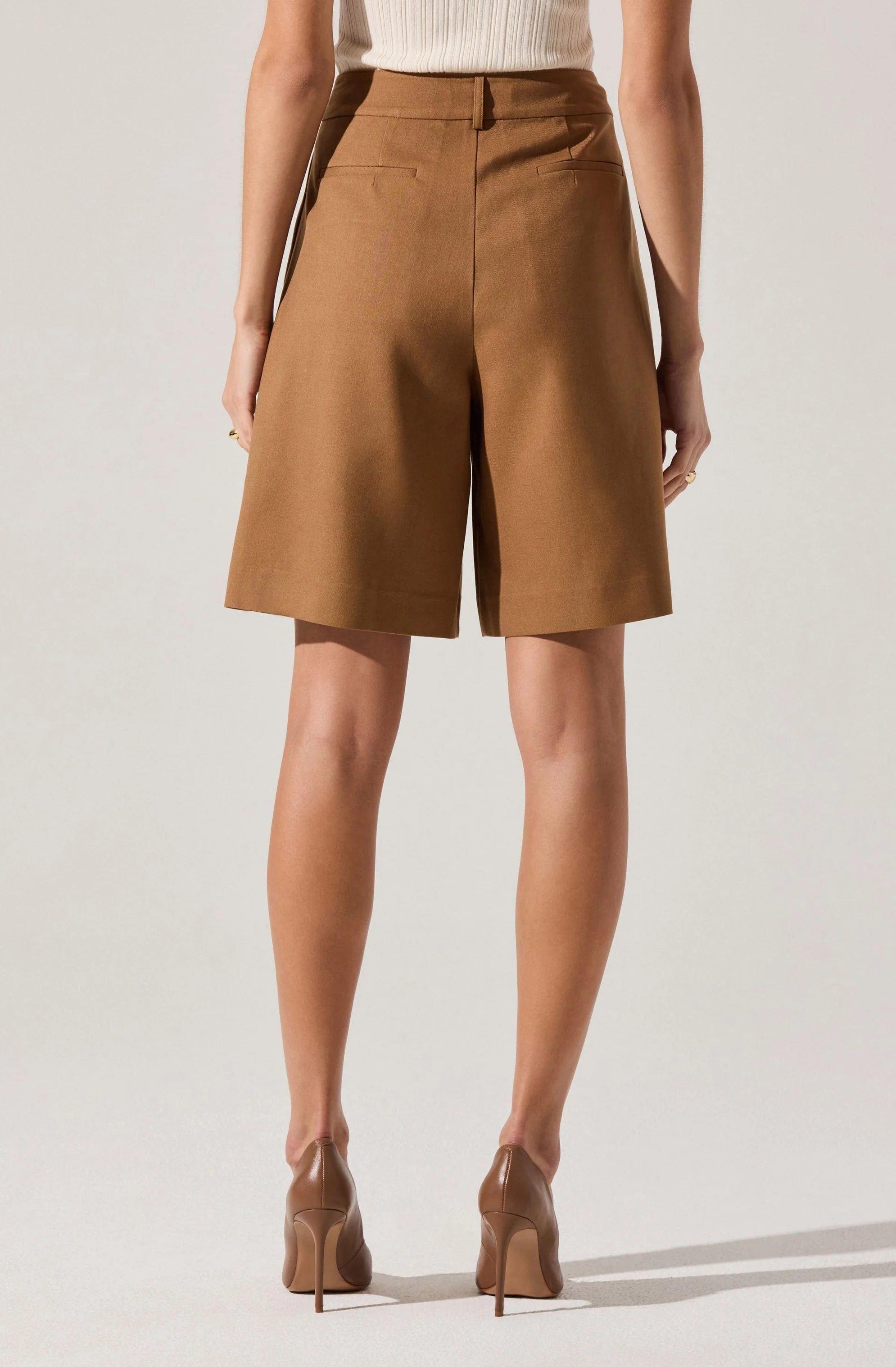 KHAKI PLEATED SHORTS