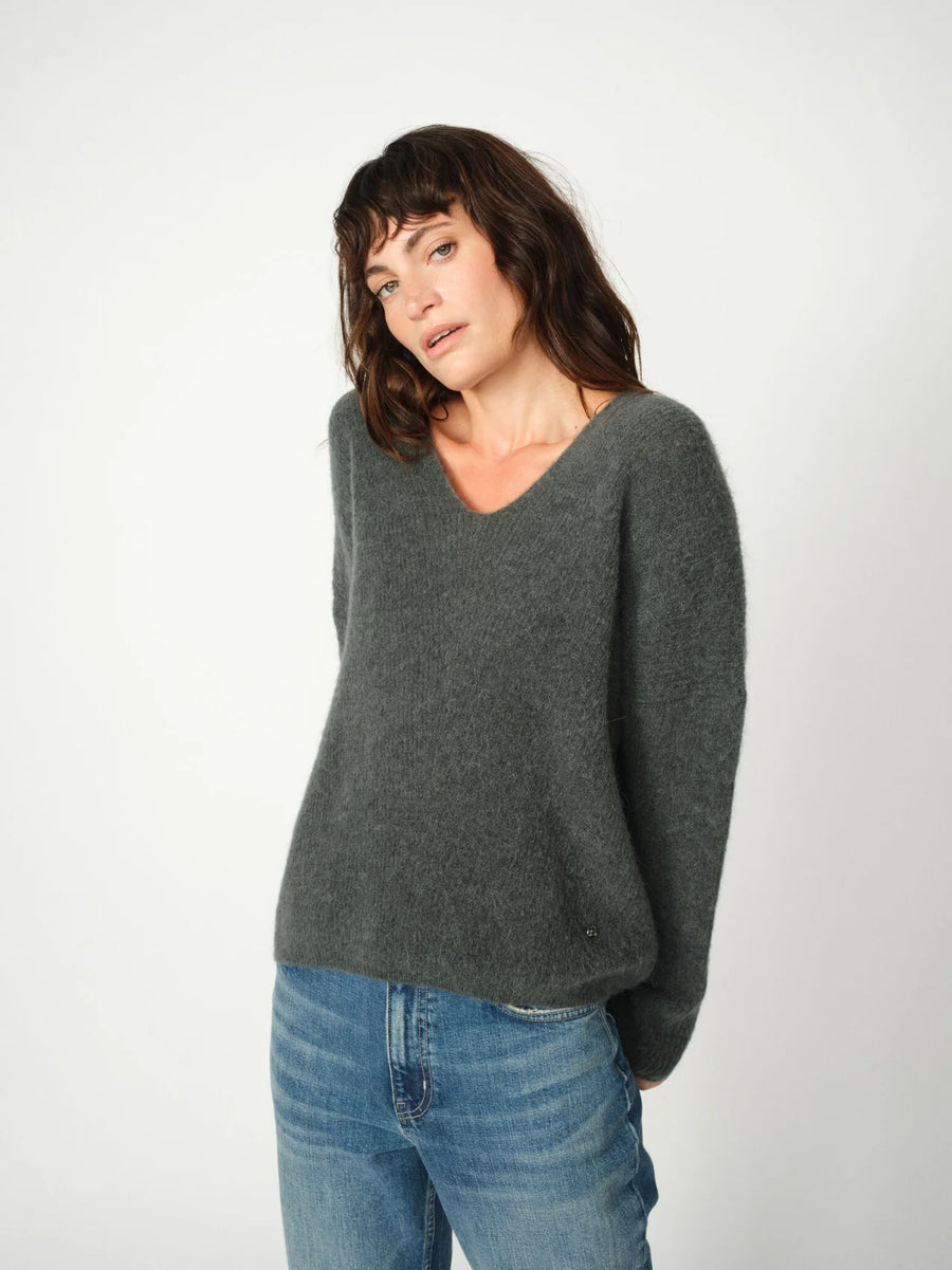 THORA V NECK KNIT