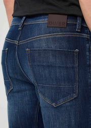 PERFORMANCE DENIM SLIM STRAIGHT