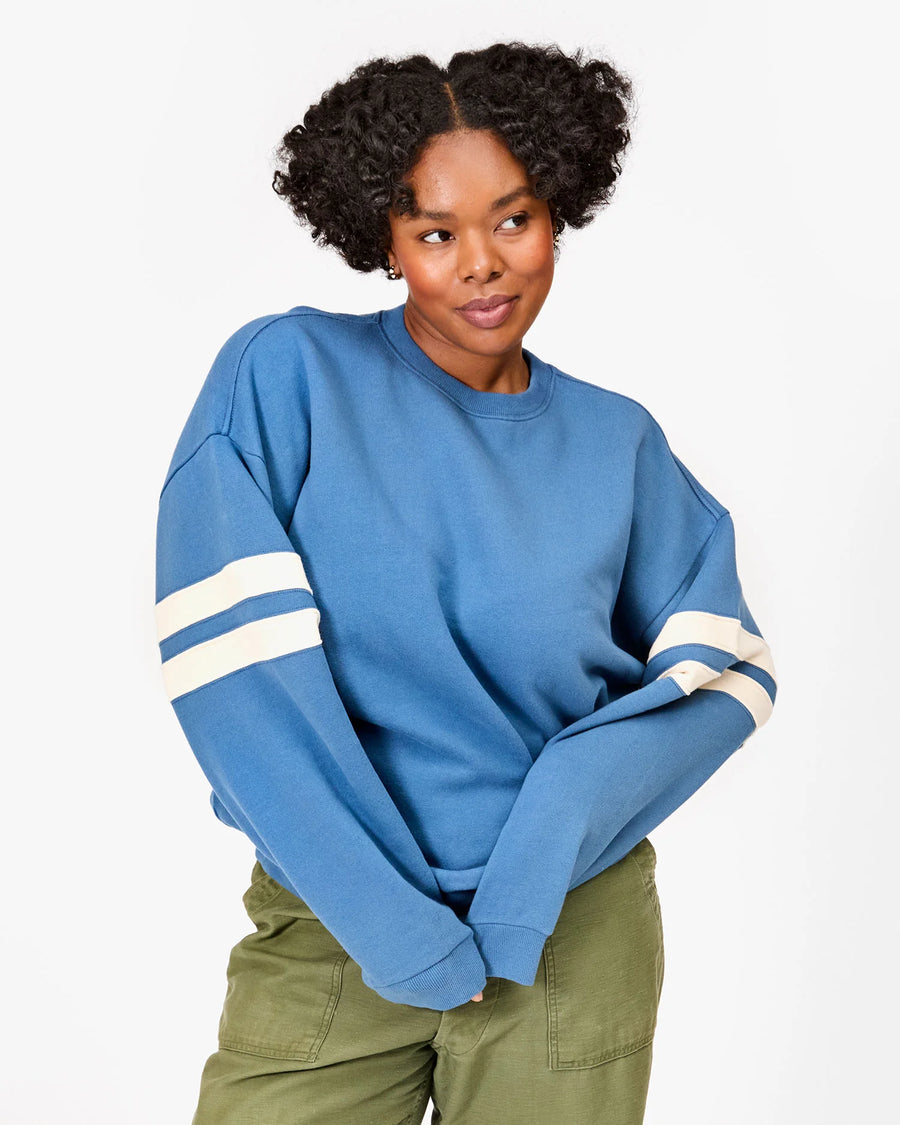 WOMEN'S OVERSIZED VARSITY SWEATSHIRT