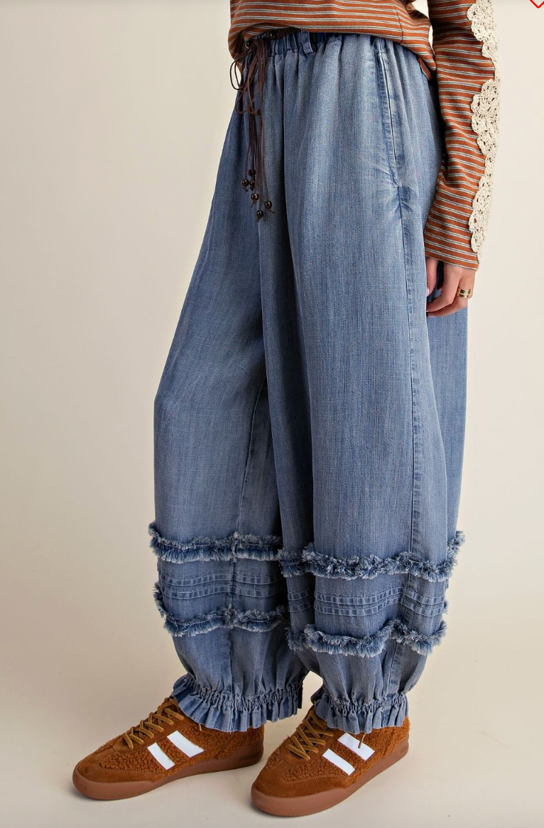 WASHED CHAMBRAY BARREL PANTS