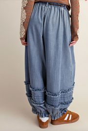 WASHED CHAMBRAY BARREL PANTS